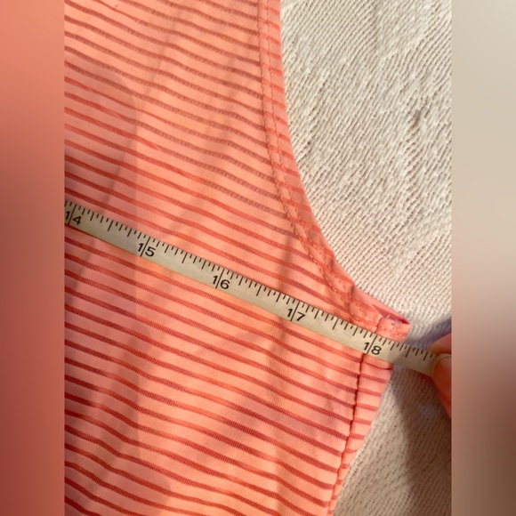 GAP Fit Pink Peach Athletic Lightweight Curved Hem Muscle Tee Top Size Medium - Picture 4 of 7